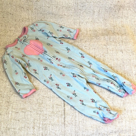 Carter’s just one you Infant Girls 6 month PJ bundle of 2 - Picture 2 of 12